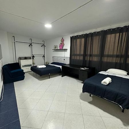 Apartamentos Mediavilla Madrid Bagian luar foto